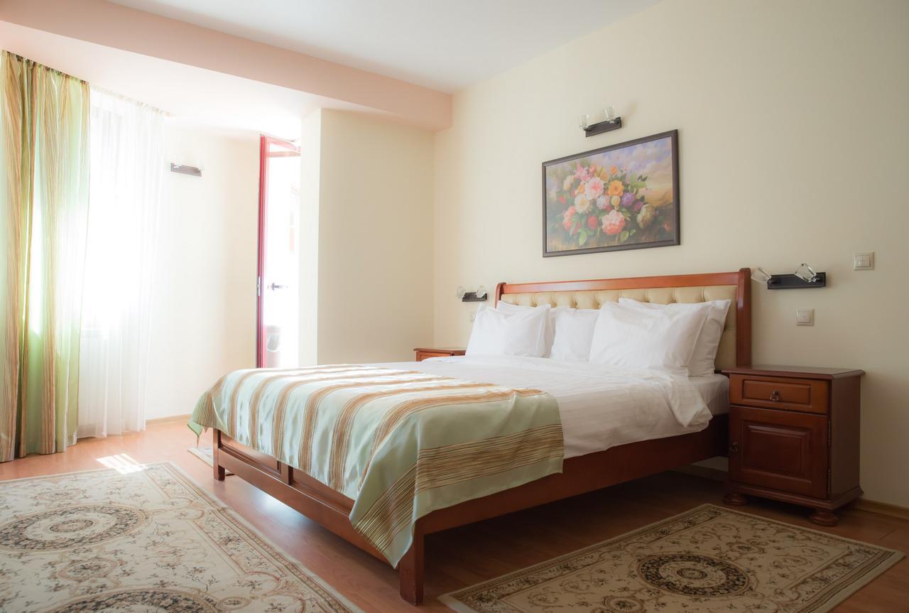 Hotel Nemira Slănic-Moldova Eksteriør bilde